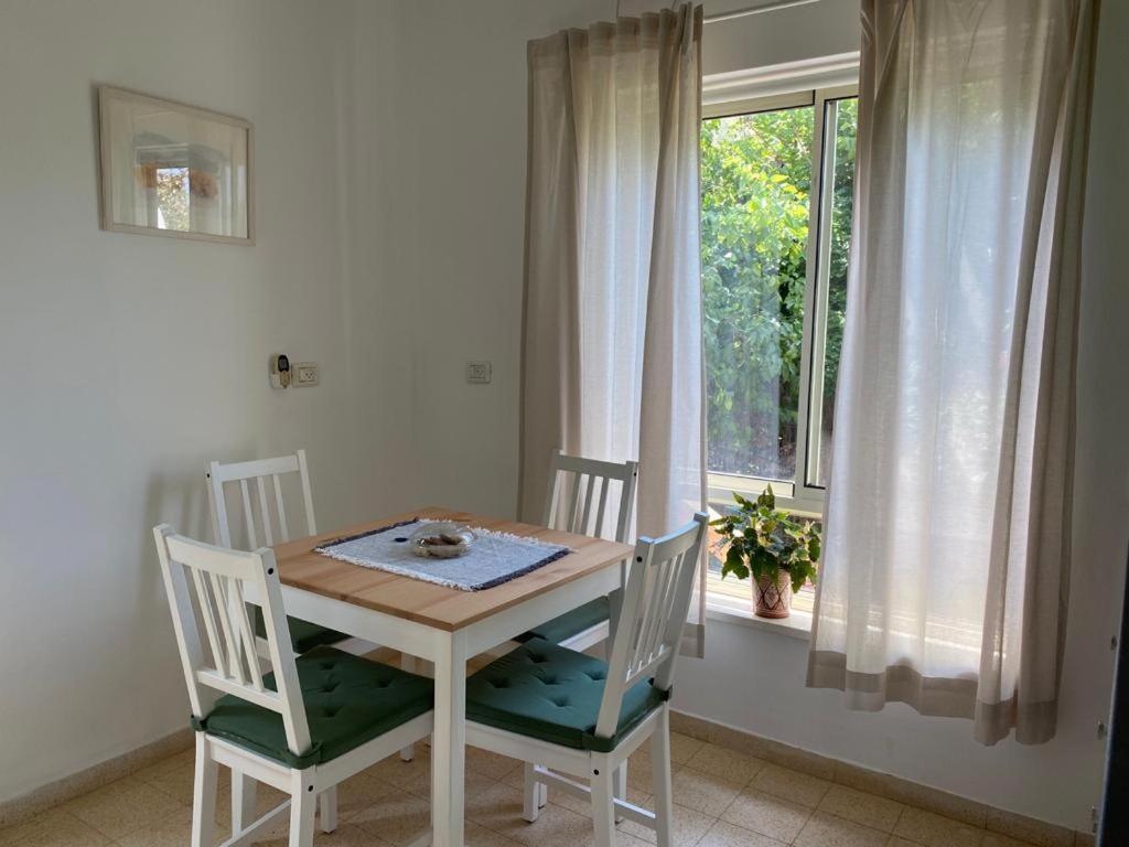 Maple'S Place - אירוח מייפל Rosch Pina Exterior foto