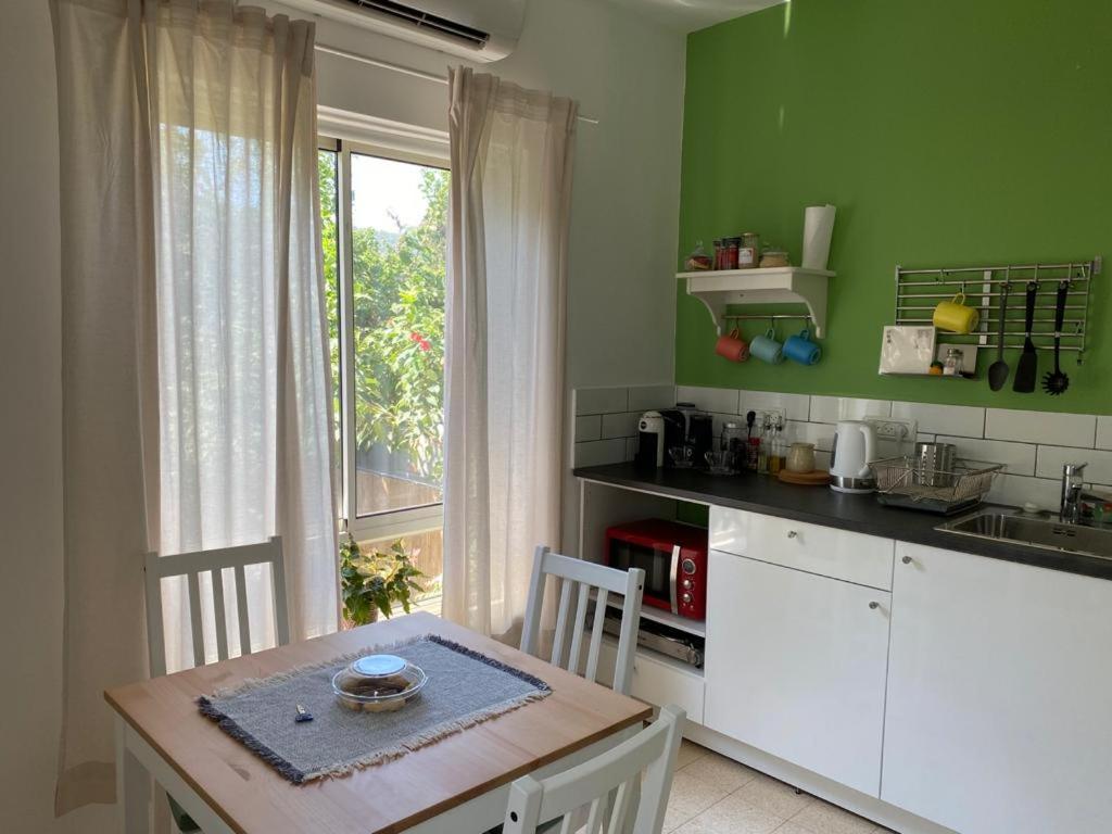 Maple'S Place - אירוח מייפל Rosch Pina Exterior foto